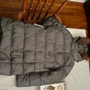 Warm and toasty while stylish! This Northface parka is the total package!